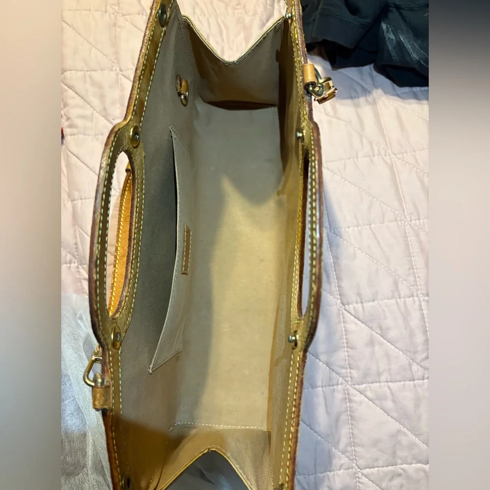 XSOLDX Louis Vuitton Roxbury Beige Vernis Monogram Bag W/ Authentication - Picture 8 of 14